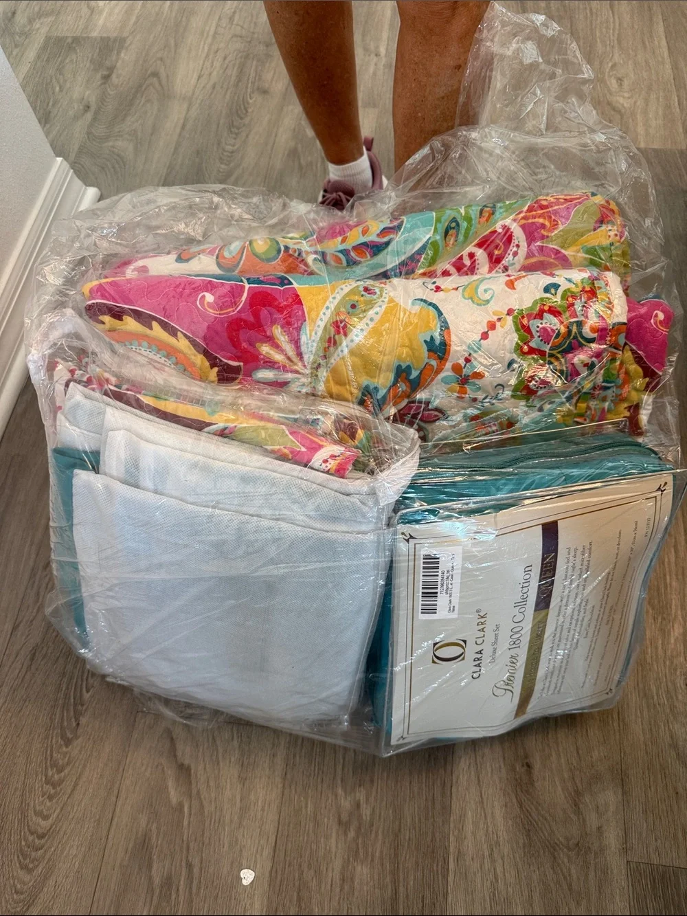 Vibrant Paisley Quilt full queen - Multi-Color